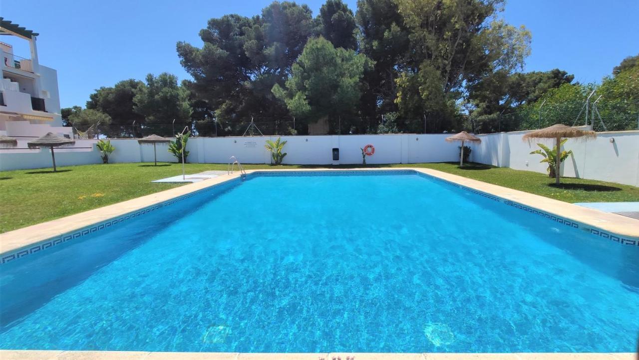 Apartamentos Rotonda Conil De La Frontera Esterno foto
